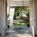 terrasse-en-prolongement-salon-auvent-en-voilage25