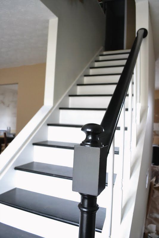 escalier interieur noir