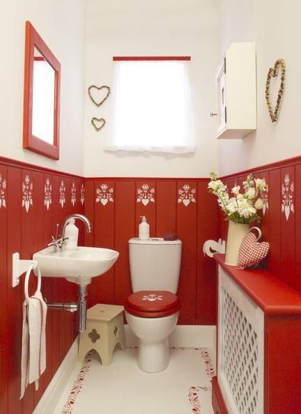 Décoration salle de bain rouge