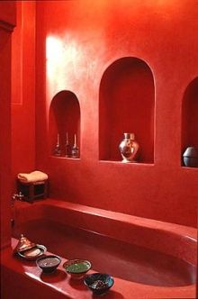 Décoration salle de bain rouge