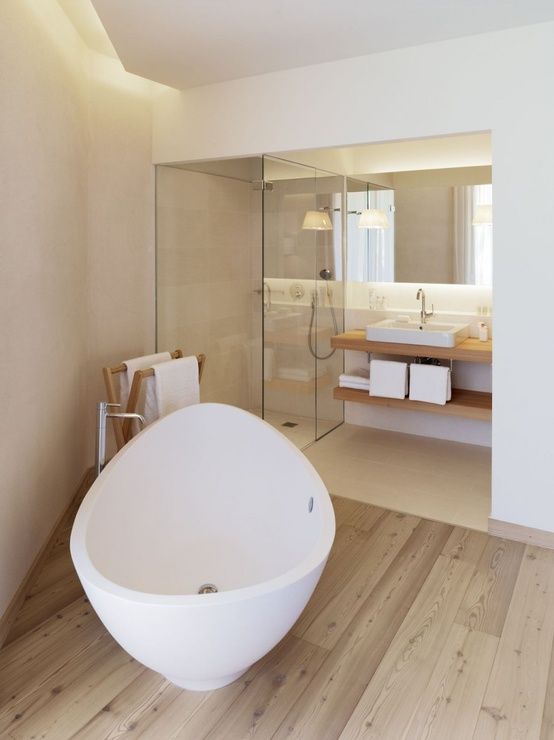 Des salles de bain tout en blanc et bois - Floriane Lemarié Des salles de bain tout en blanc et bois - Floriane Lemarié