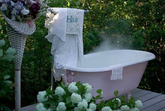 Décoration salle de bain romantique