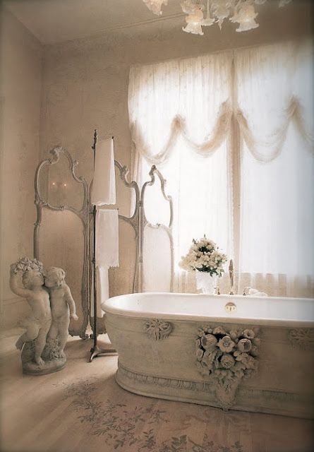 Décoration salle de bain romantique