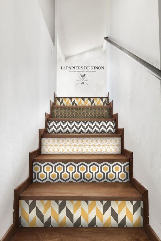 L'idée déco du samedi : des escaliers avec du papier peint ... Papier Escalier idées Peint