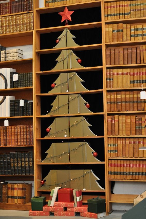 Décoration sapin de Noël avec des livres