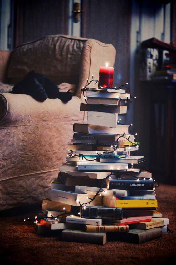 Décoration sapin de Noël avec des livres