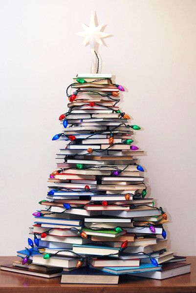 Décoration sapin de Noël avec des livres