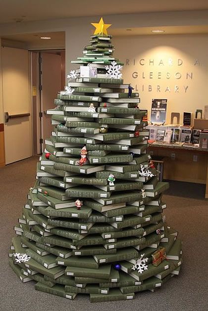 Décoration sapin de Noël avec des livres