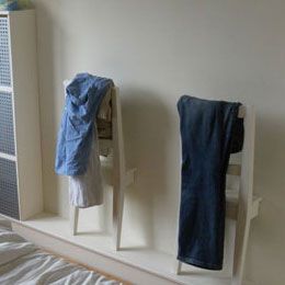 Décoration DIY valet de chambre avec des chaises